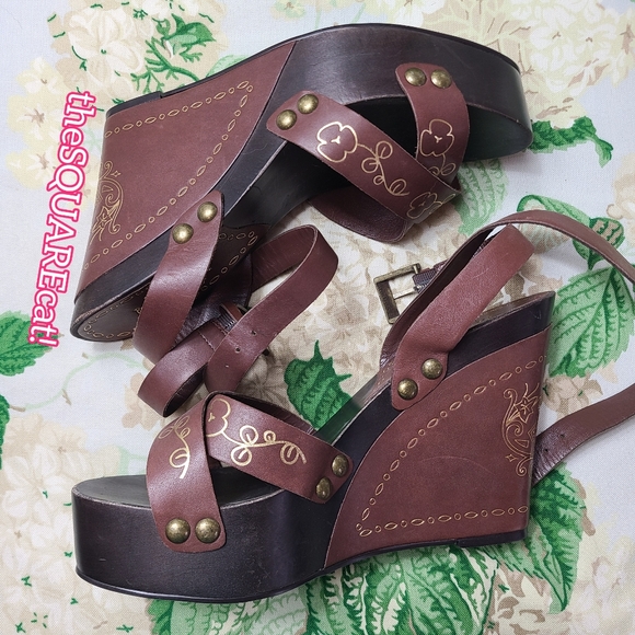 Betsey Johnson vintage y2k boho gold floral painted wood platform wedge sandals! - Picture 3 of 16